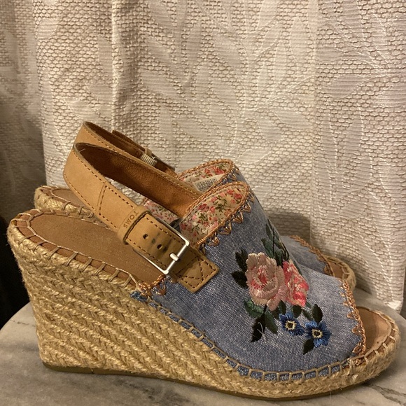 Tom’s Embroidered Wedges - Picture 5 of 8